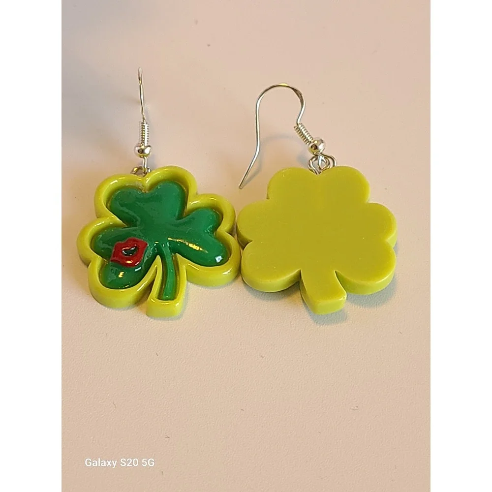 Green Shamrock Clover Dangle Earrings with Red‎ Lips St Patricks Day Jewelry